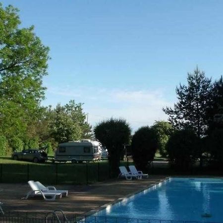 Camping De La Croix D'Arles Bourg  Экстерьер фото
