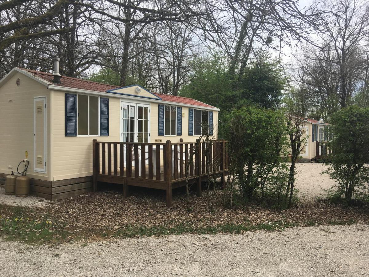 Camping De La Croix D'Arles Bourg  Экстерьер фото